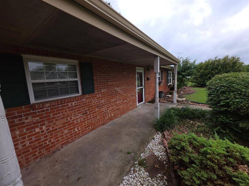817 W Date ST, Okemah, OK 74859