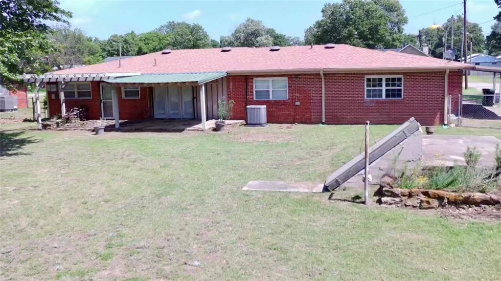 817 W Date ST, Okemah, OK 74859