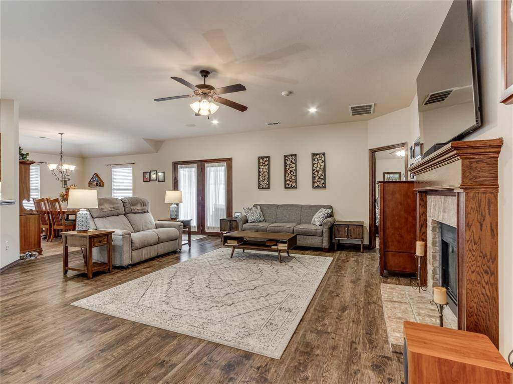 10901 SW 31st ST, Yukon, OK 73099