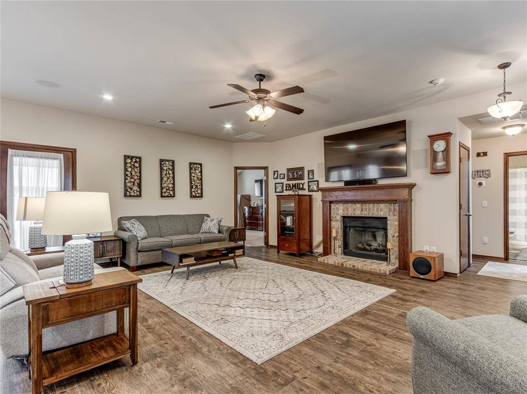 10901 SW 31st ST, Yukon, OK 73099