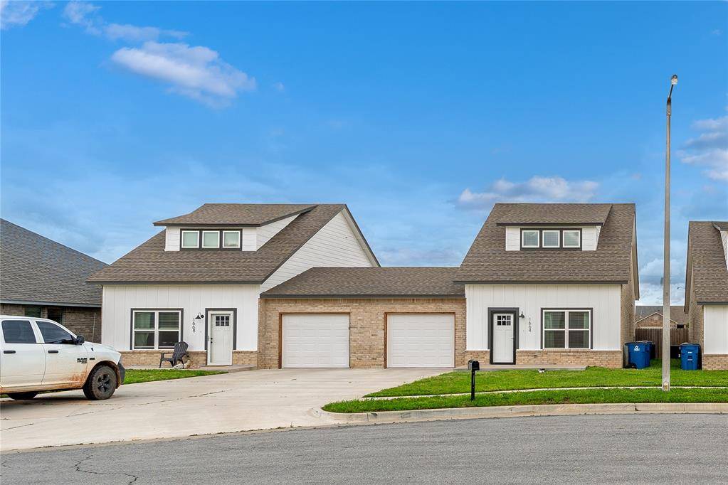 1664 Comice DR, Newcastle, OK 73065