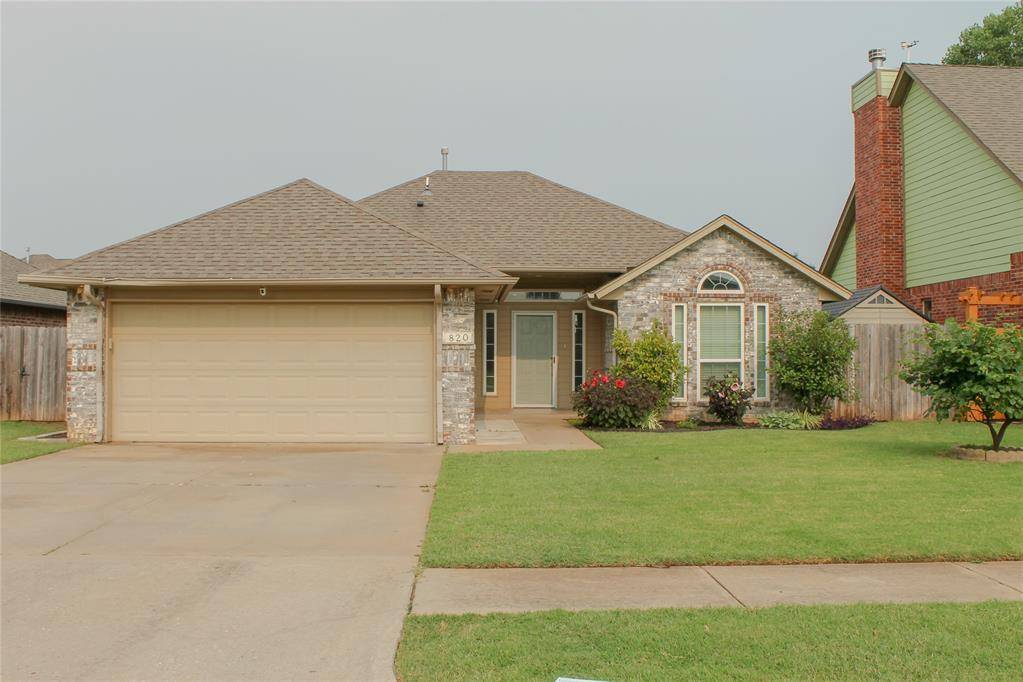 820 Glenwood DR, Moore, OK 73160