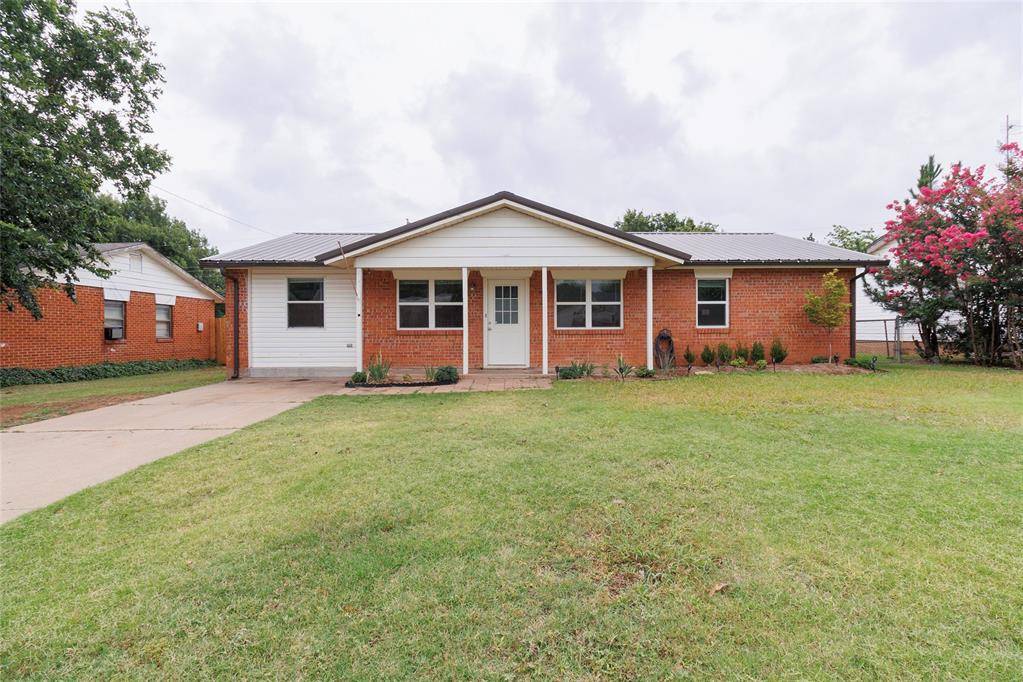 208 Maple ST, Elgin, OK 73538