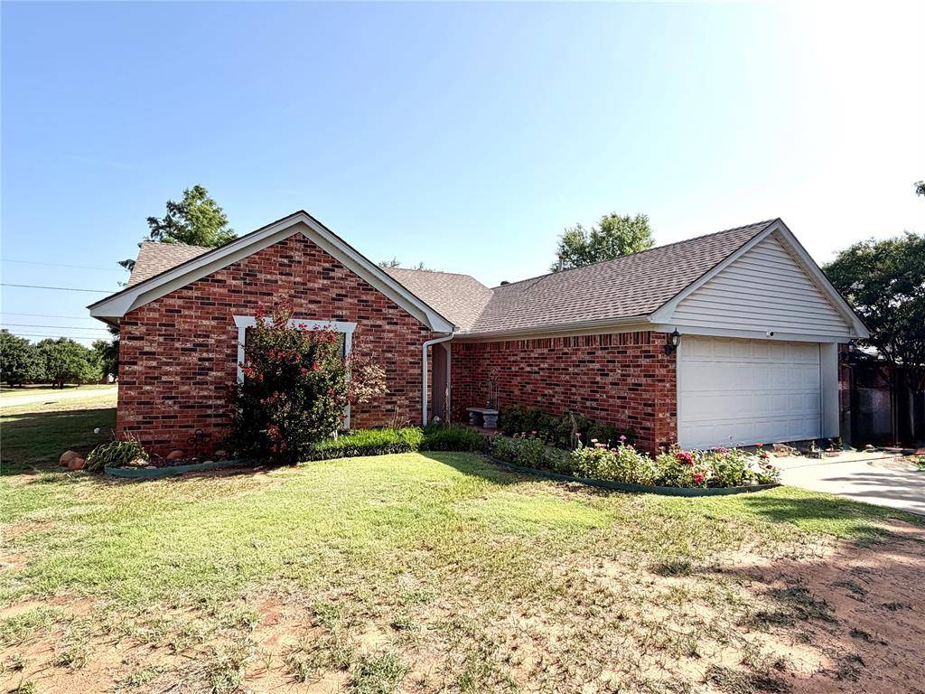 2914 Lacey DR, Chickasha, OK 73018