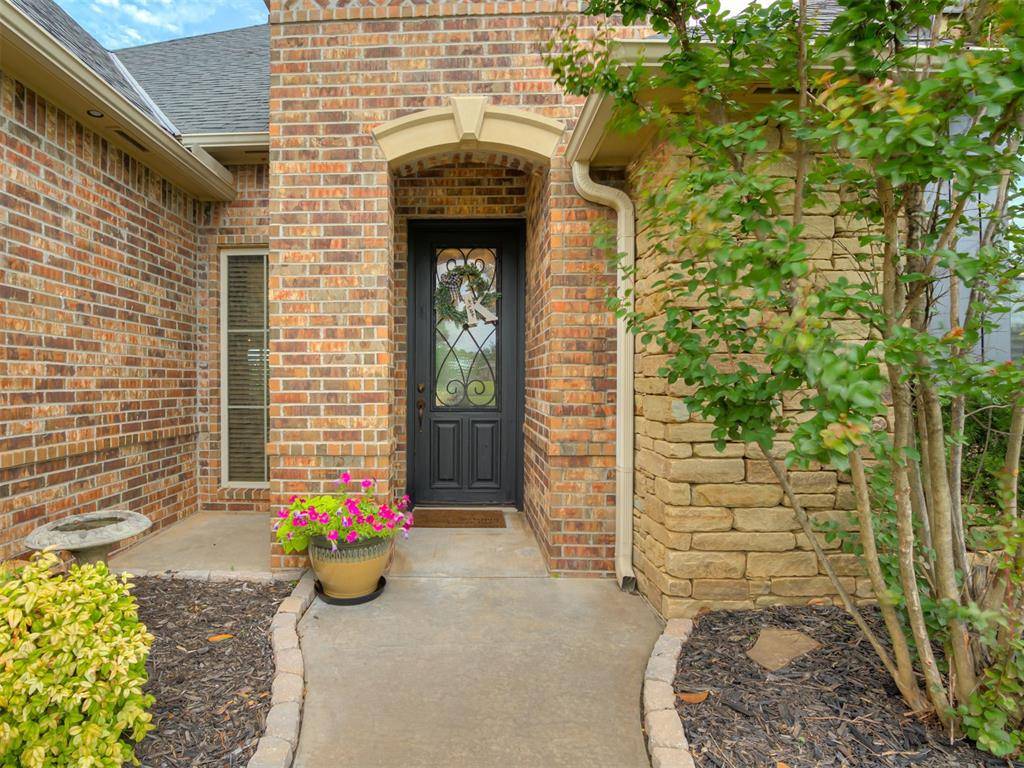 1296 Meadow View DR, Choctaw, OK 73020