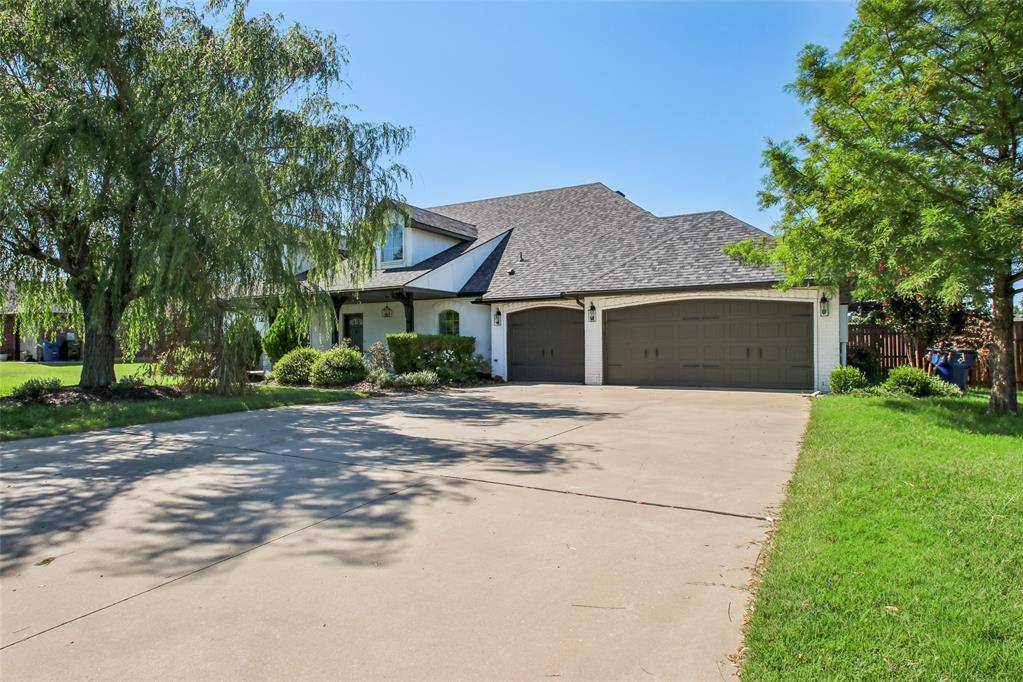 1028 Skyline BLVD, Edmond, OK 73025