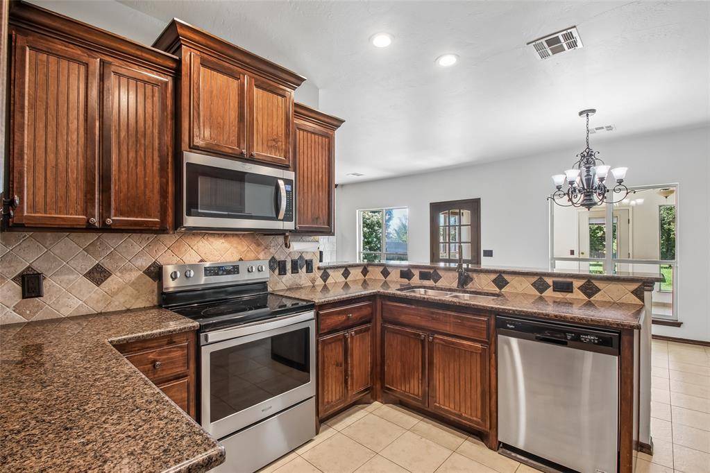 1028 Skyline BLVD, Edmond, OK 73025