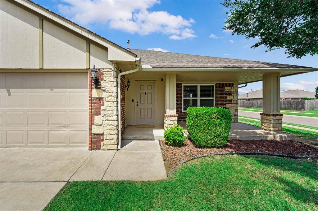 21201 River Lark LN, Edmond, OK 73012