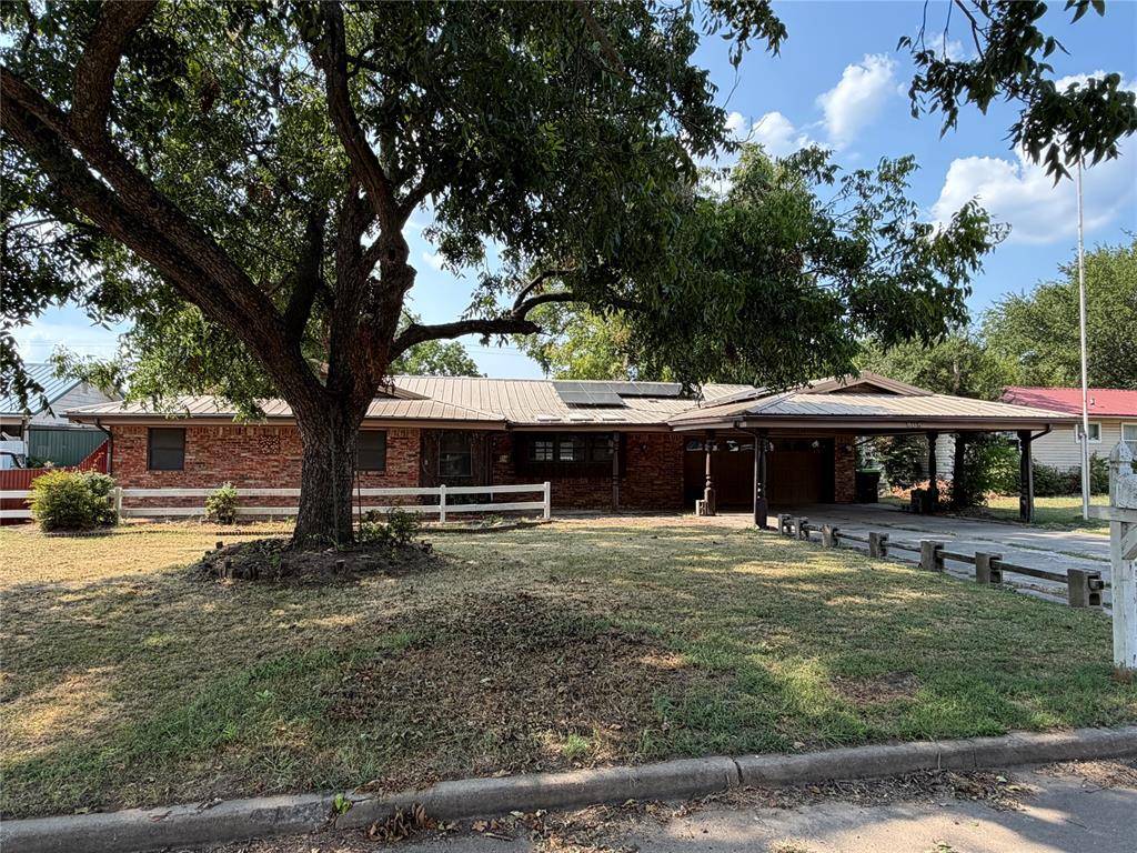 808 N Burns ST, Holdenville, OK 74848