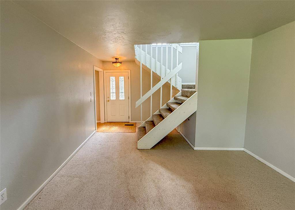 12021 Hawthorne LN, Oklahoma City, OK 73162