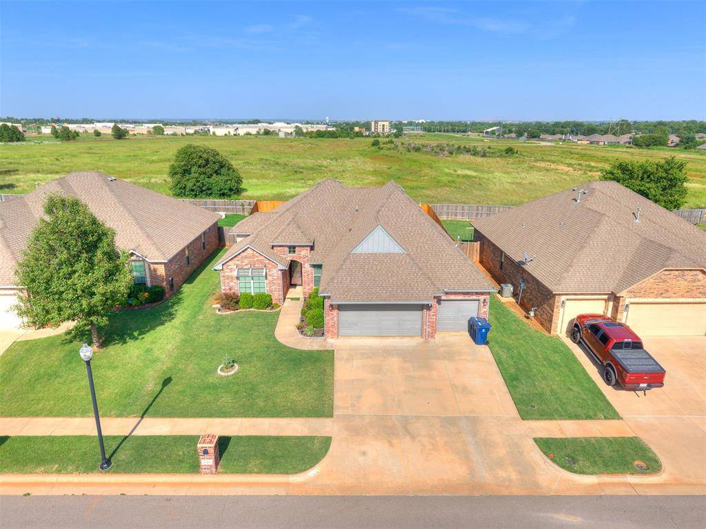 616 Kearny LN, Yukon, OK 73099