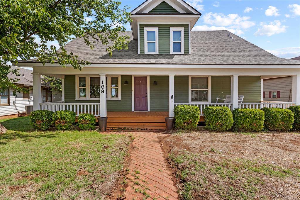 108 W Tom Stafford ST, Weatherford, OK 73096