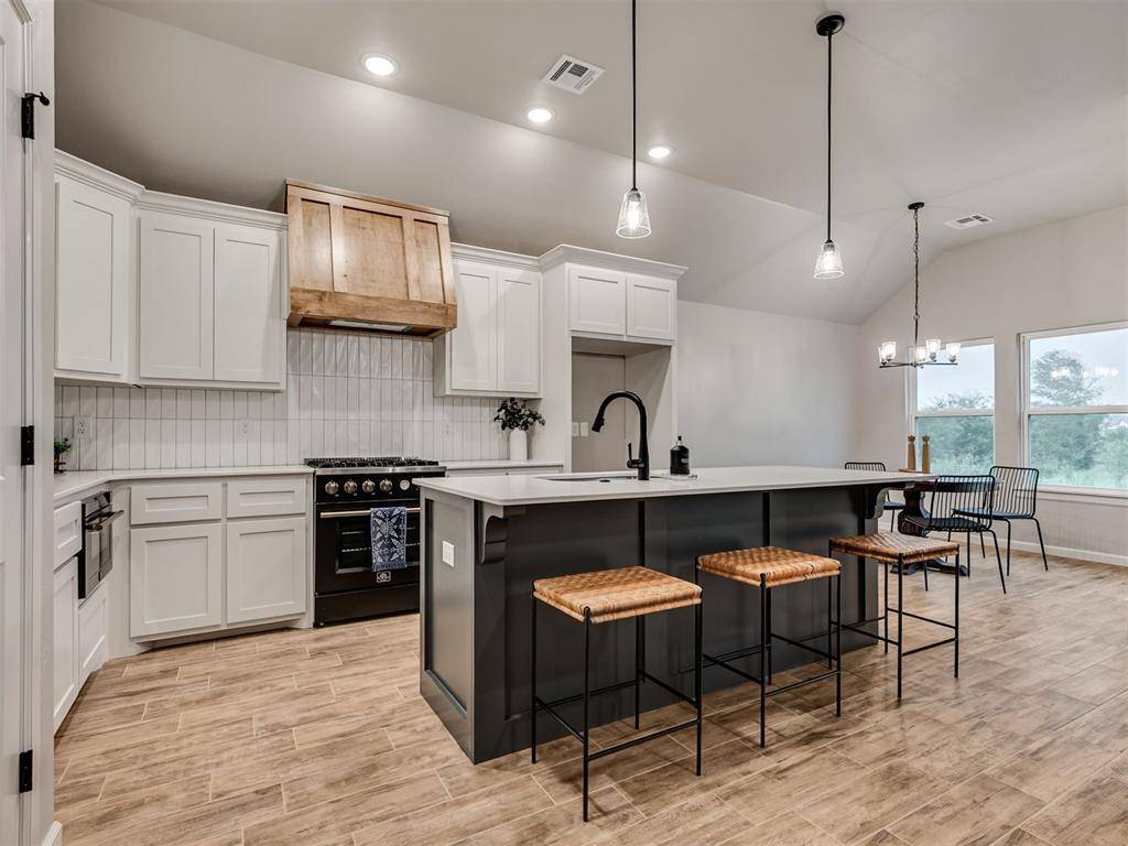 12429 Dolche Vita DR, Yukon, OK 73099