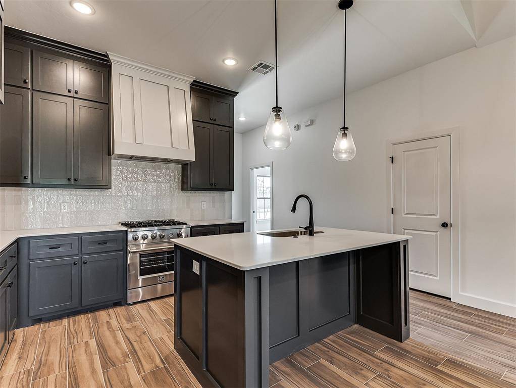 12425 Dolche Vita DR, Yukon, OK 73099