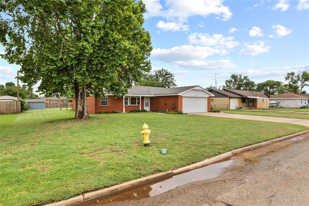 815 N 2nd ST, Okeene, OK 73763