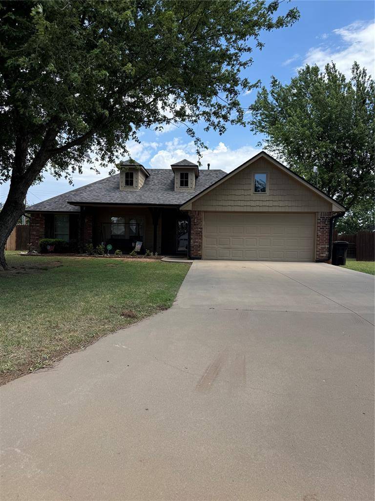215 S Marion AVE, Hinton, OK 73047