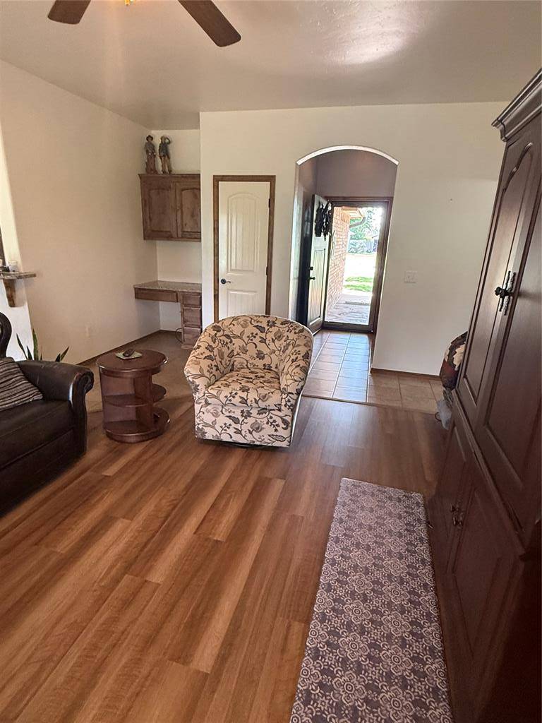 215 S Marion AVE, Hinton, OK 73047