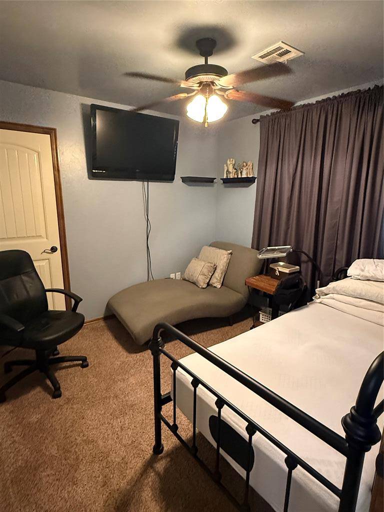 215 S Marion AVE, Hinton, OK 73047