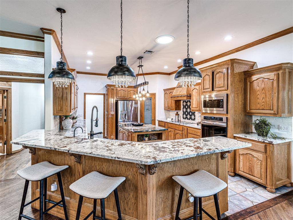 20611 Deer Springs CIR, Edmond, OK 73012