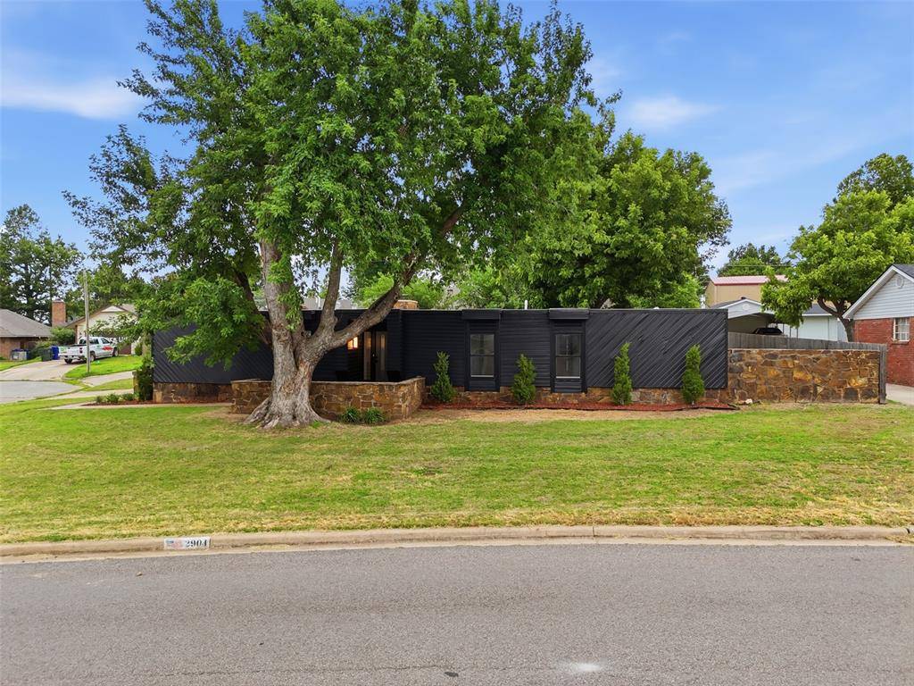 2904 Robin RD, Midwest City, OK 73110
