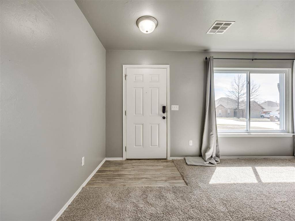 609 Linden LN, Mustang, OK 73064