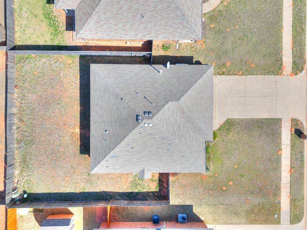 609 E Linden LN, Mustang, OK 73064