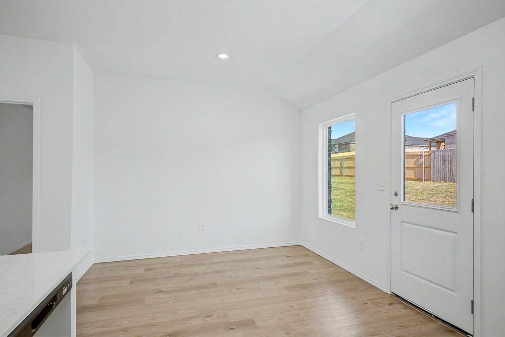 10041 SW 40th ST, Mustang, OK 73064