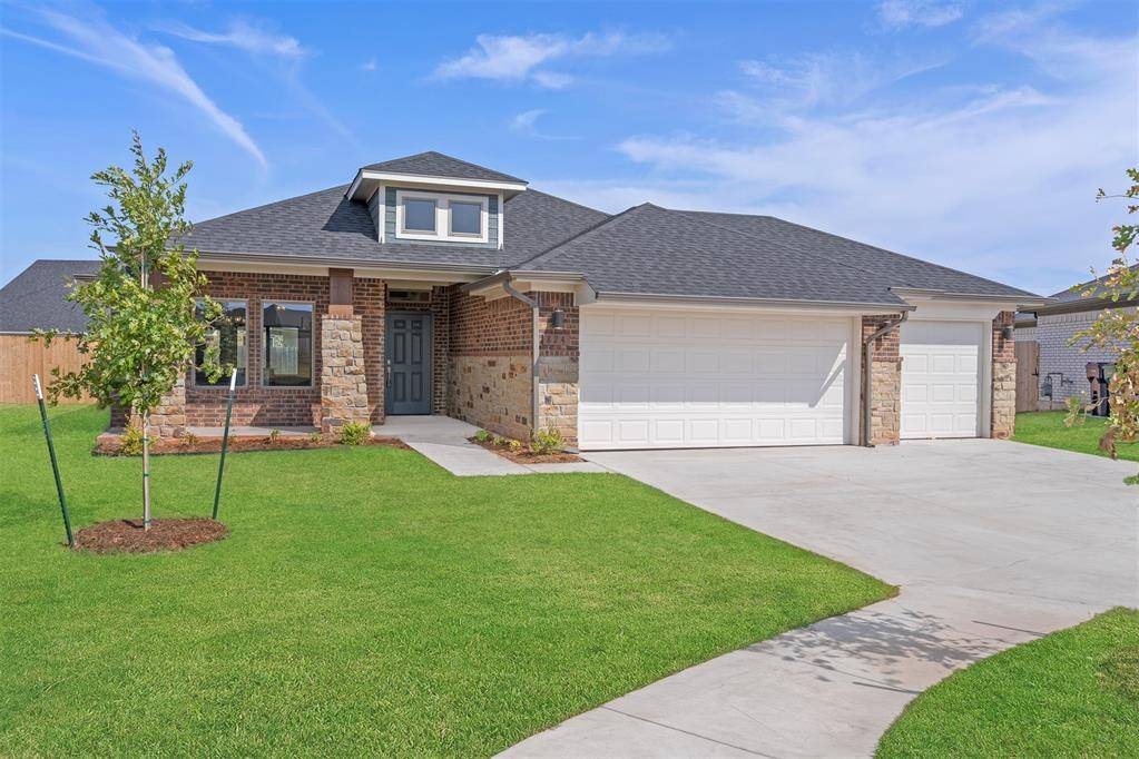 824 Parsons DR, Yukon, OK 73099