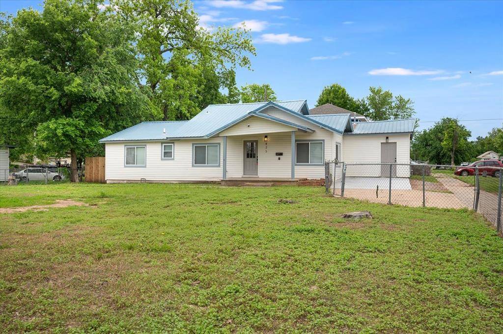 825 W Colorado AVE, Chickasha, OK 73018