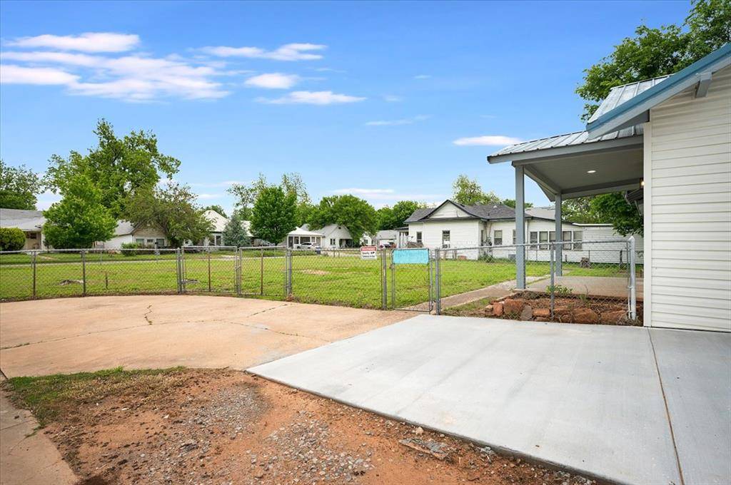 825 W Colorado AVE, Chickasha, OK 73018