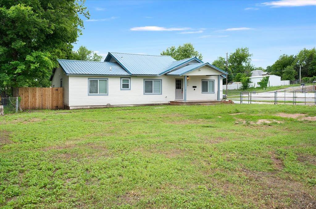 825 W Colorado AVE, Chickasha, OK 73018