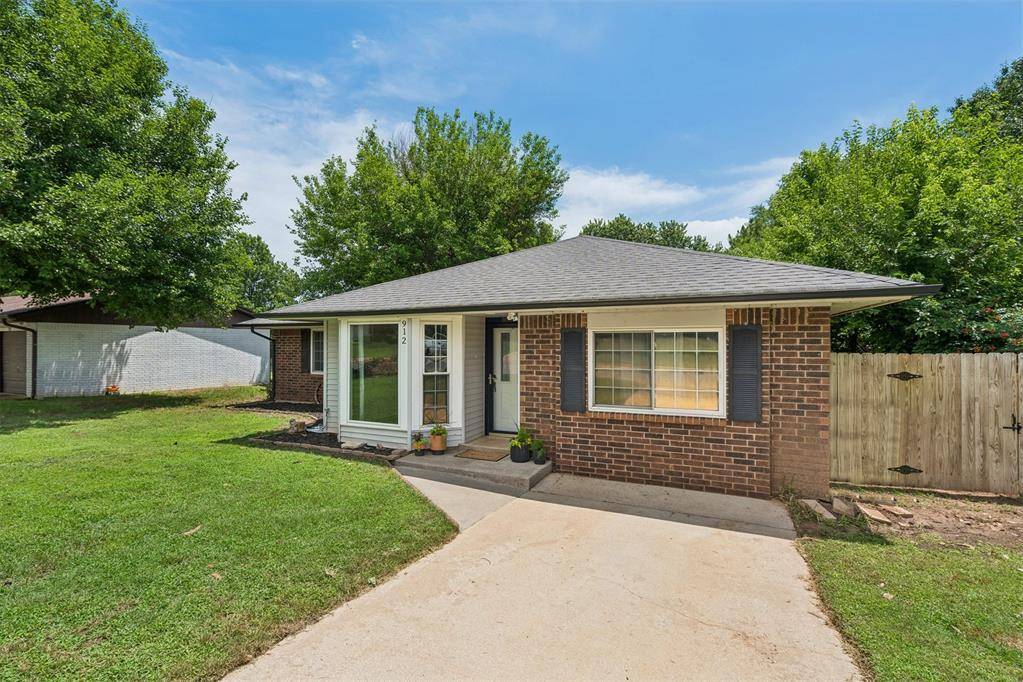912 Mockingbird LN, Purcell, OK 73080