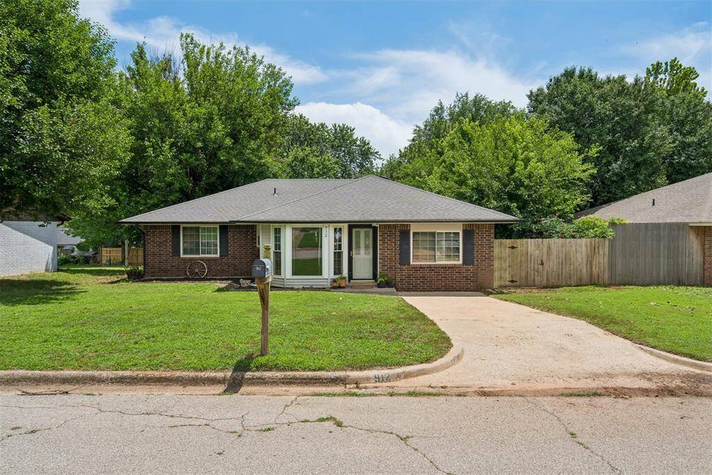 912 Mockingbird LN, Purcell, OK 73080