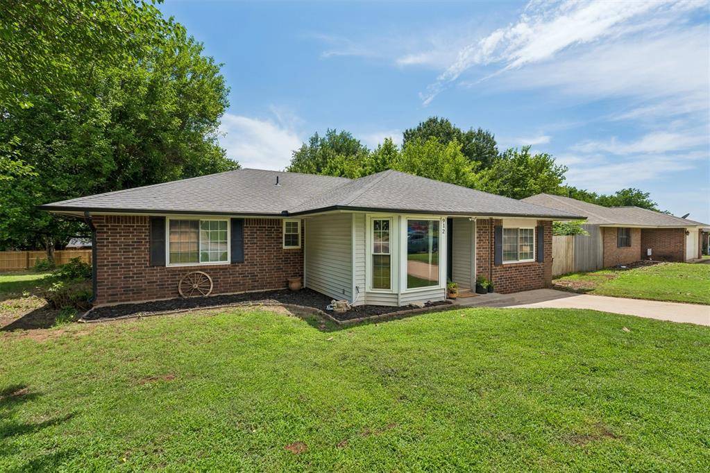 912 Mockingbird LN, Purcell, OK 73080