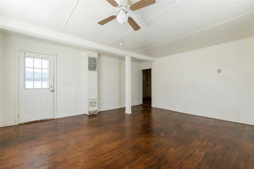 1204 W B AVE, Elk City, OK 73644