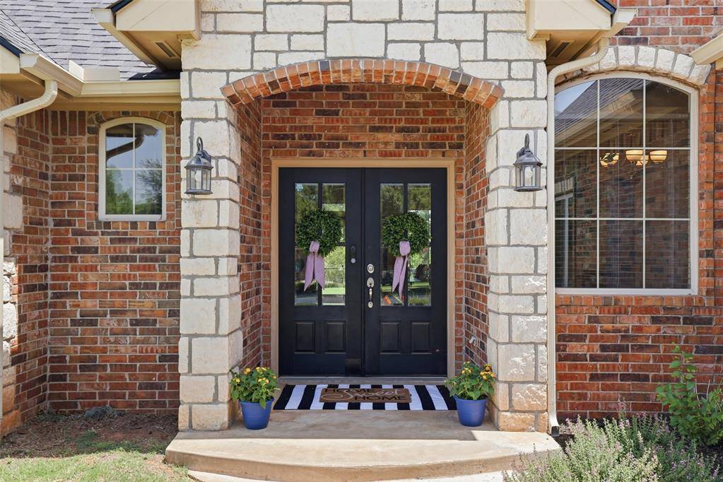 8321 Venezia LN, Edmond, OK 73034
