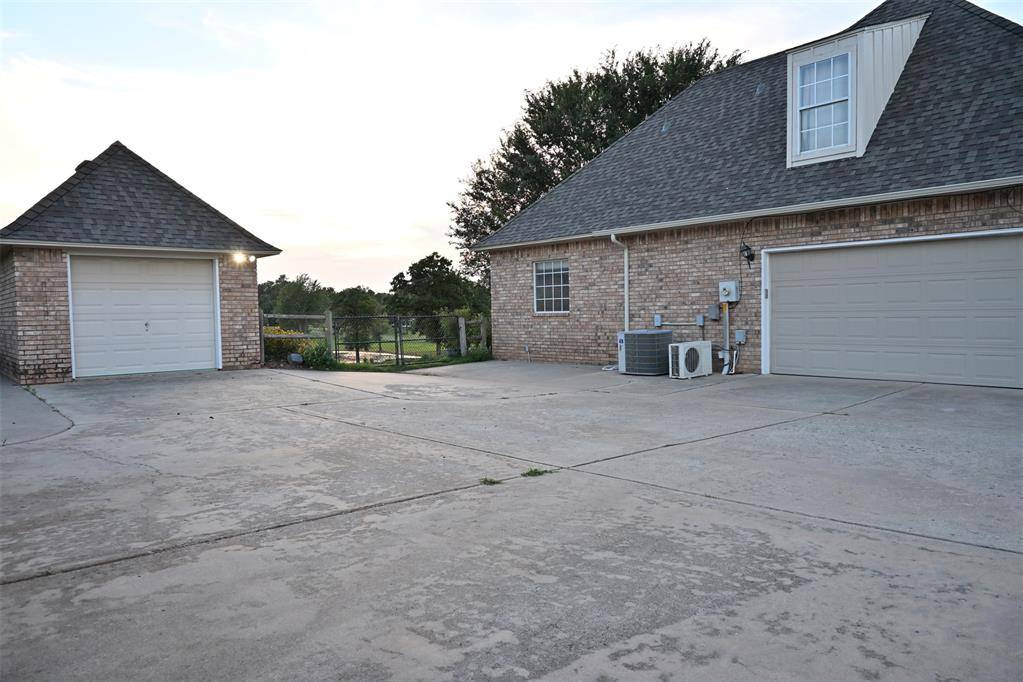 2077 Clearwater DR, Choctaw, OK 73020