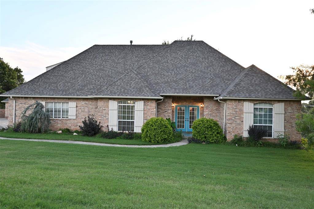 2077 Clearwater DR, Choctaw, OK 73020