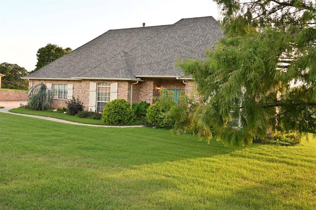2077 Clearwater DR, Choctaw, OK 73020