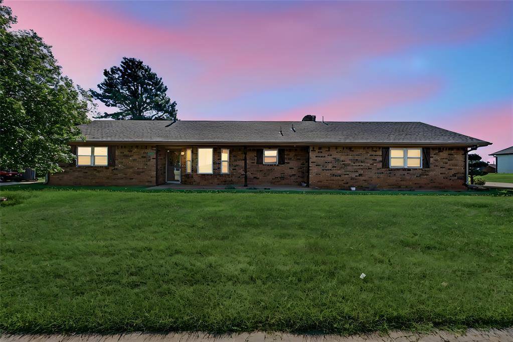 123 W Quail DR, Cordell, OK 73632