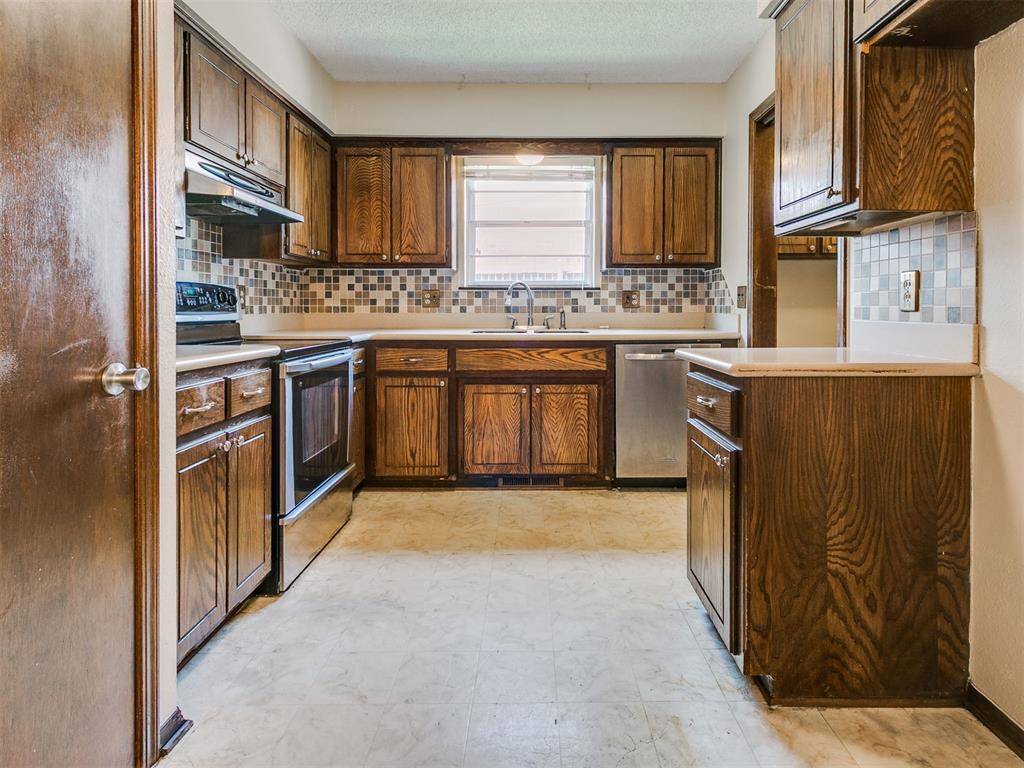 1013 S Morgan DR, Moore, OK 73160