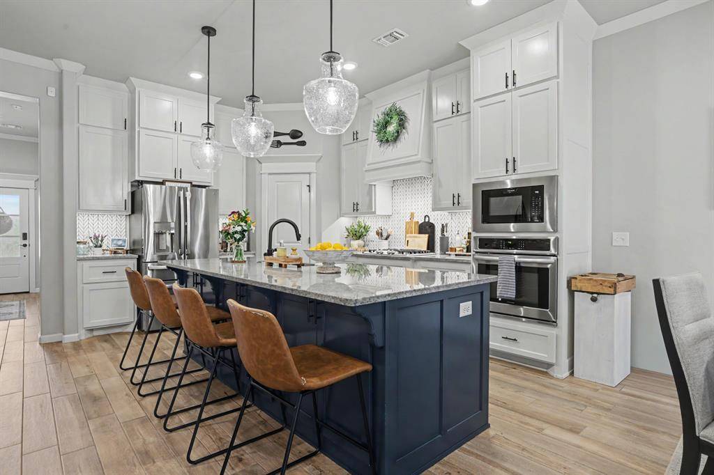 8201 Lambert WAY, Edmond, OK 73034