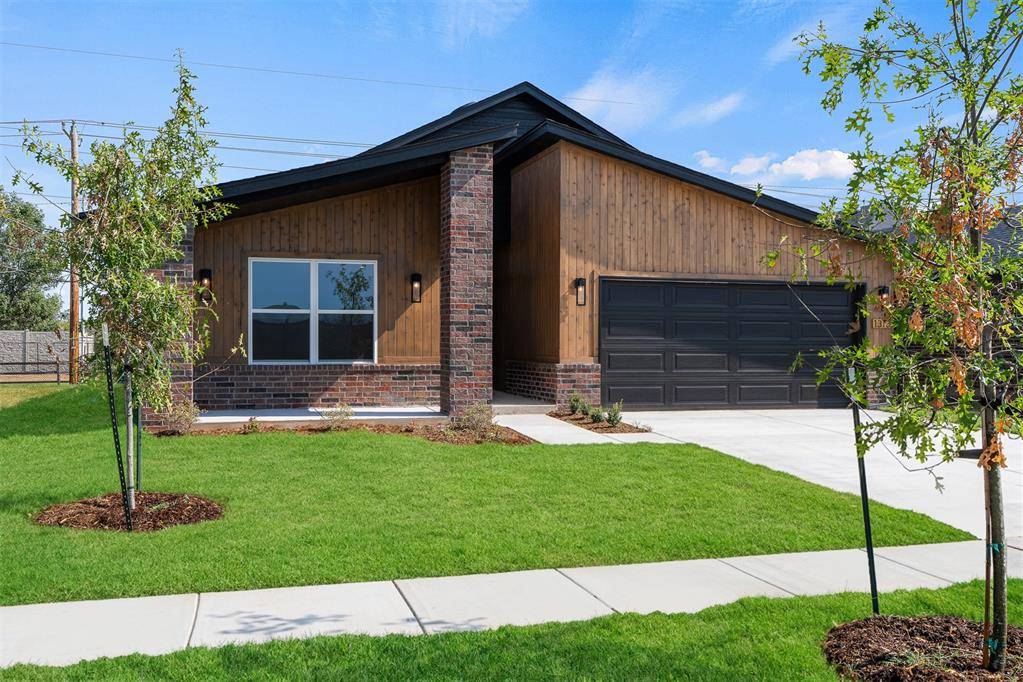 1313 SW 157th ST, Moore, OK 73170
