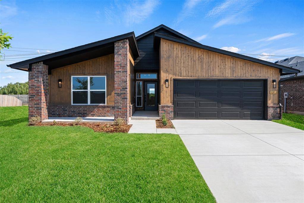 1313 SW 157th ST, Moore, OK 73170