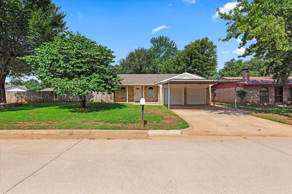 713 S Glen LN, Mustang, OK 73064