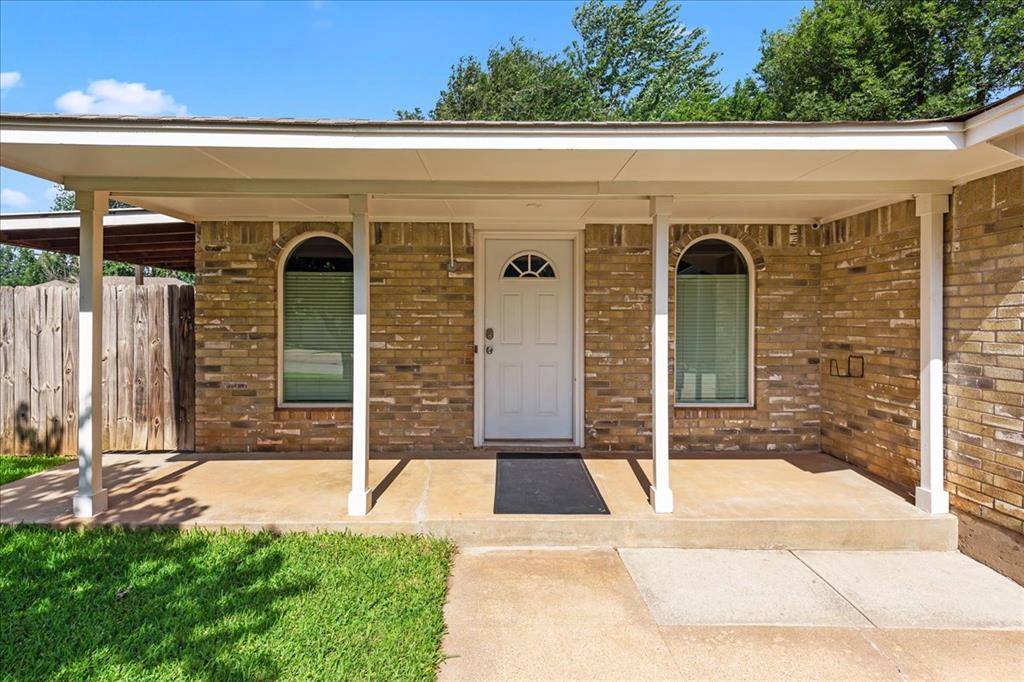 713 S Glen LN, Mustang, OK 73064