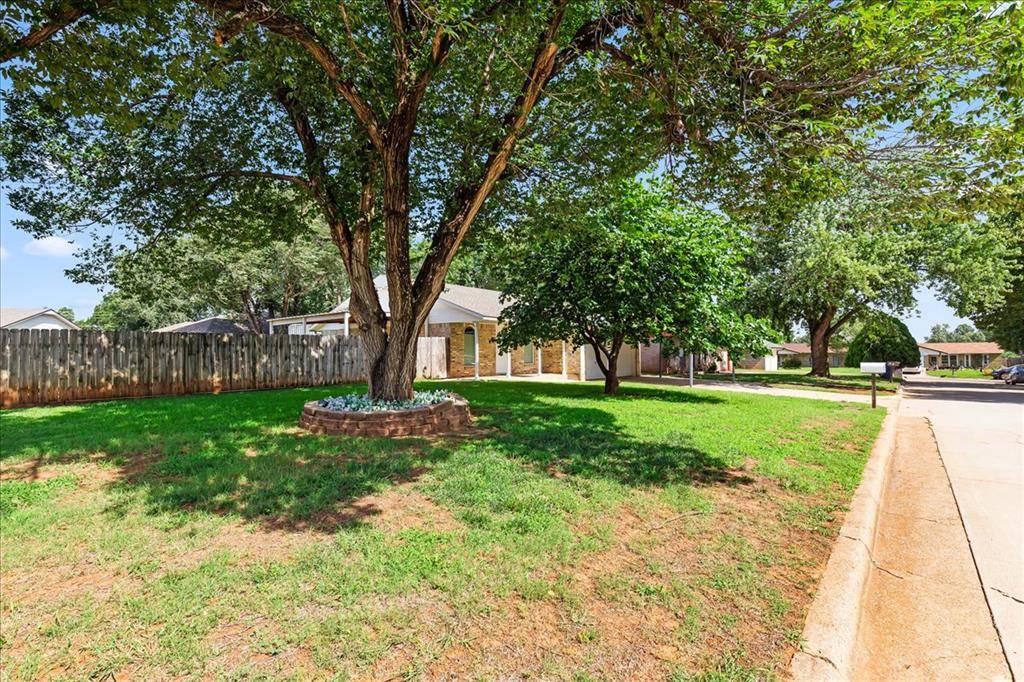 713 S Glen LN, Mustang, OK 73064
