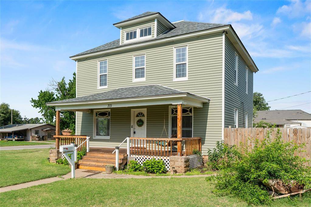 301 N Wikoff AVE, Watonga, OK 73772