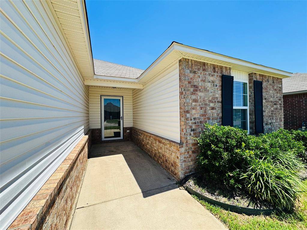 1870 Bartlett DR, Newcastle, OK 73065