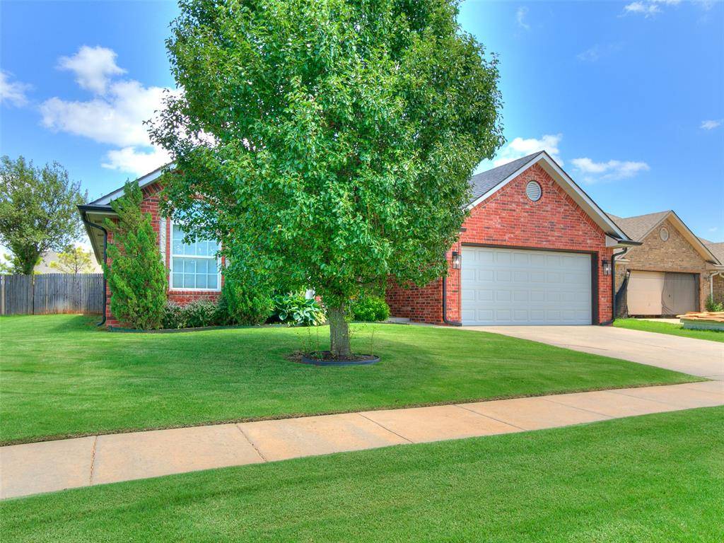 748 Caroline DR, Yukon, OK 73099